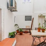Alfama Pateo Lissabon